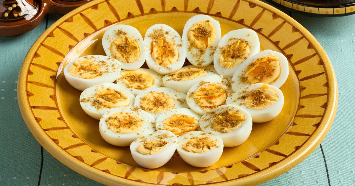 boiled eggs with cumen and salt